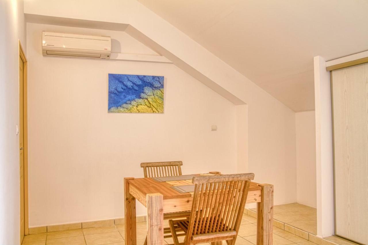 Bakkasab St Gilles Apartment แซ็งต์-จีลส์-เลส์-แบ็งส์ ภายนอก รูปภาพ